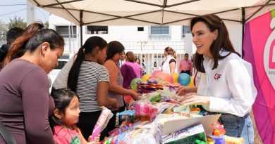 Pepe Chedraui y MariElise Budib llevan alegría y juguetes a niñas y niños del Centro Comunitario de San Ramón