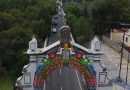 Histórica la colocación de arco floral en el Puente de México previo al inicio de la “Feria Cuautlancingo 2025”