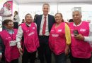 Firman convenio para incluir a 300 adultos mayores en programa de empacadores voluntarios