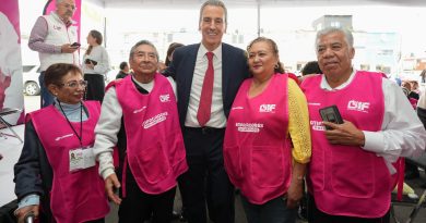 Firman convenio para incluir a 300 adultos mayores en programa de empacadores voluntarios