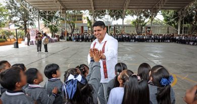 Concluye Omar Muñoz entrega de kits escolares en Cuautlancingo. Se otorgaron 11 mil mochilas