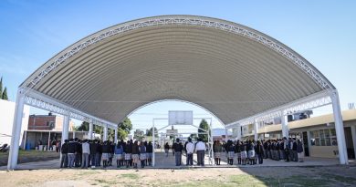 Omar Muñoz inaugura arco techo del bachillerato “Forjadores de Puebla”
