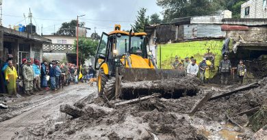 Módulos de maquinaria rehabilitan carreteras y caminos en la Sierra Norte