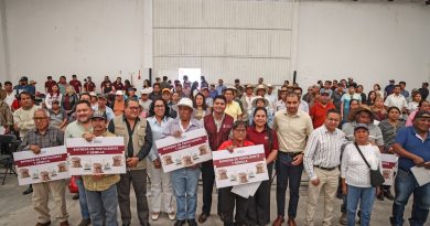 Entrega Omar Muñoz fertilizante y semilla a productores de Cuautlancingo