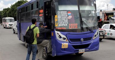 Transportistas piden quitarles descuentos del pasaje a estudiantes
