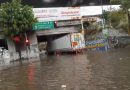 Lluvia colapsa vialidades en Puebla; vehículos quedan atrapados en zonas inundadas