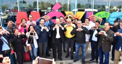 Llegan a Puebla los primeros pasajeros del vuelo directo desde Newark