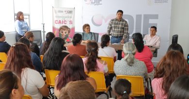 Omar Muñoz respalda a maestras y personal de los CAIC