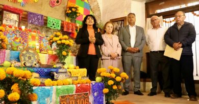SNTE 51 rinde homenaje a maestras destacadas con las ofrendas en la Casa del Maestro Poblano